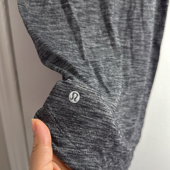 Lululemon What The Sport Tee ~ Heathered Black ~ size 6 - Picture 10 of 11